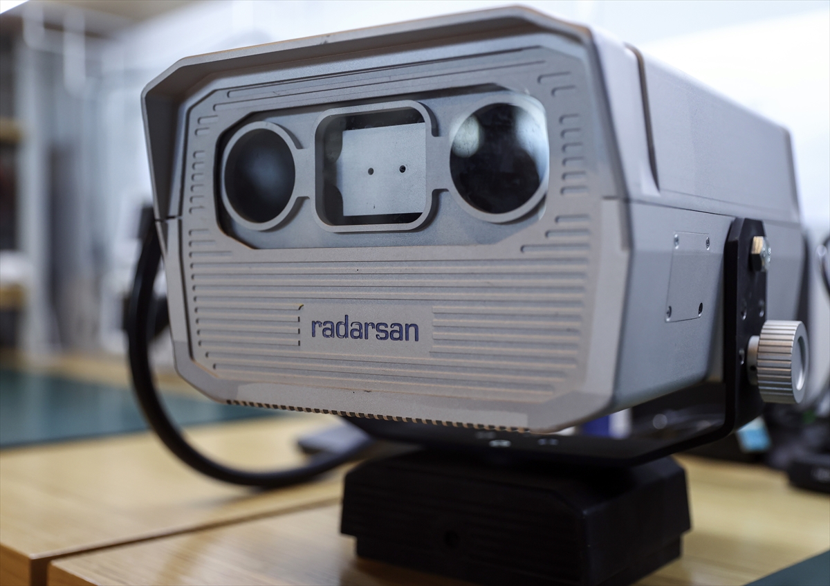 Bakan Varank, yapay zeka destekli teknolojik çözümler üreten firmayı ziyaret etti