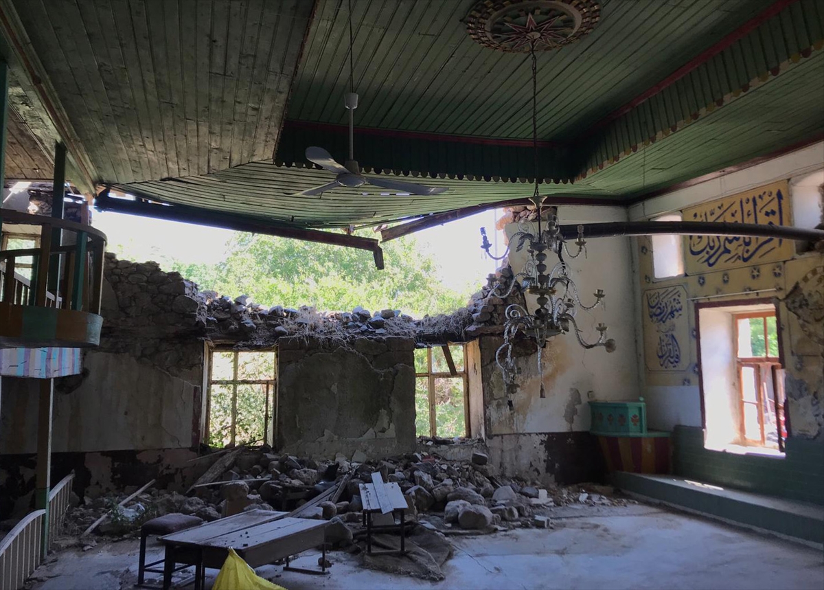 Çanakkale'de depremden zarar gören tarihi köy camisi restore edilecek