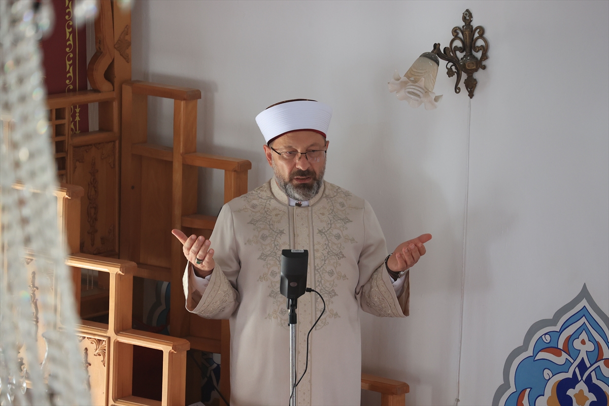 Diyanet İşleri Başkanı Erbaş'tan cuma hutbesinde afetlerle mücadeleye karşı birlik çağrısı:
