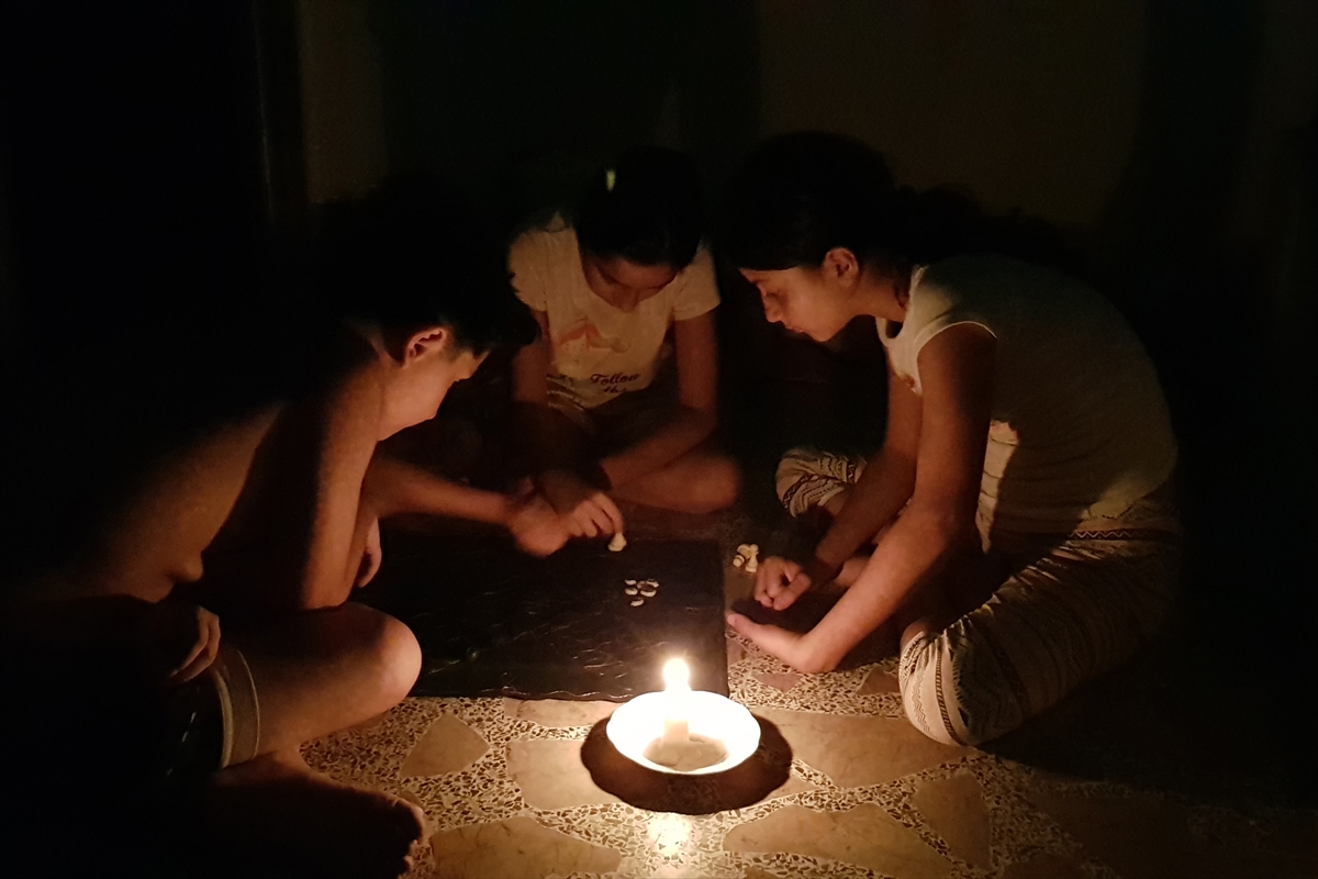Ekonomik krizdeki Lübnan'da elektrik kesintileri ve yakıt kuyrukları hayatı çekilmez hale getiriyor