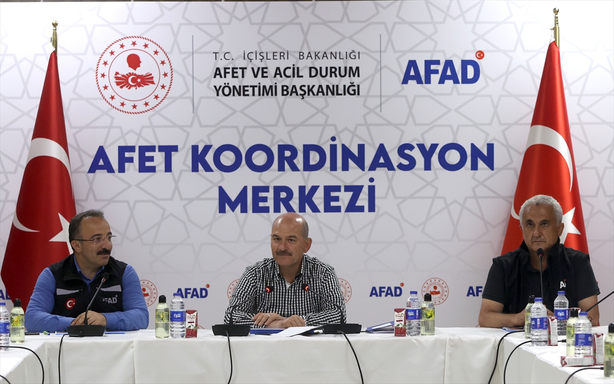 İçişleri Bakanı Soylu, Bozkurt'ta Afet Koordinasyon Merkezi'ndeki toplantıya katıldı