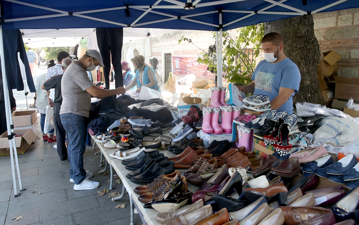 İnsan Vakfı, orman yangınlarından etkilenen bölgelere destek için kermes düzenledi