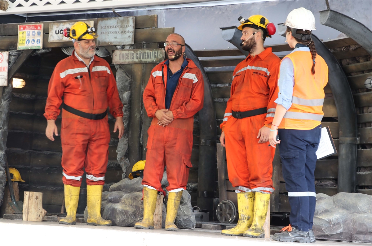İş sağlığı ve güvenliği maden işçilerine tiyatro oyunuyla anlatılıyor