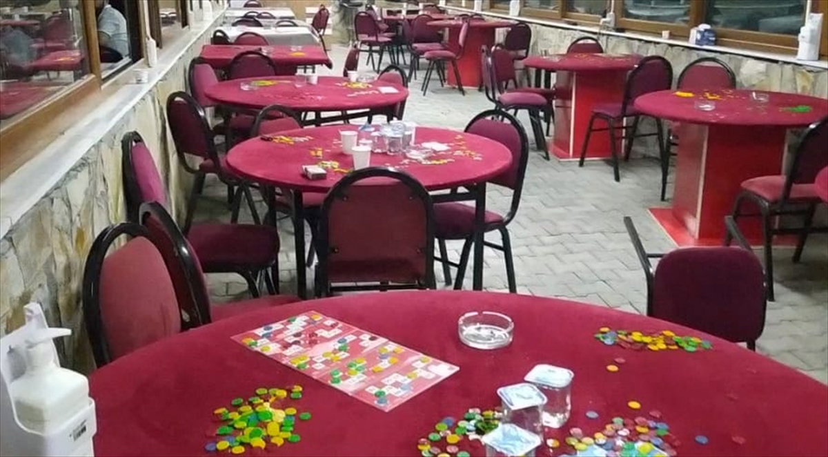 İzmir'de kumar oynayan 32 kişiye 41 bin lira ceza kesildi