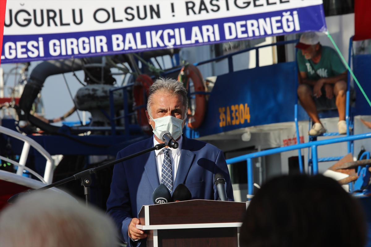 İzmirli balıkçılar “vira bismillah” demek için denize açıldı