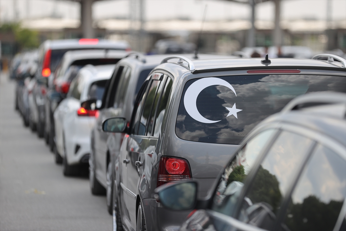 Kapıkule'de gurbetçi yoğunluğu yaşanıyor