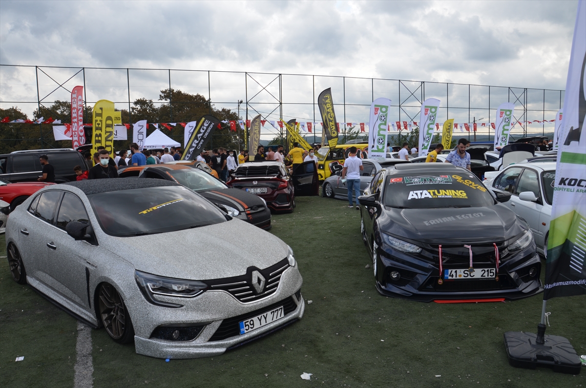 Modifiye araç tutkunları Çekmeköy'de buluştu