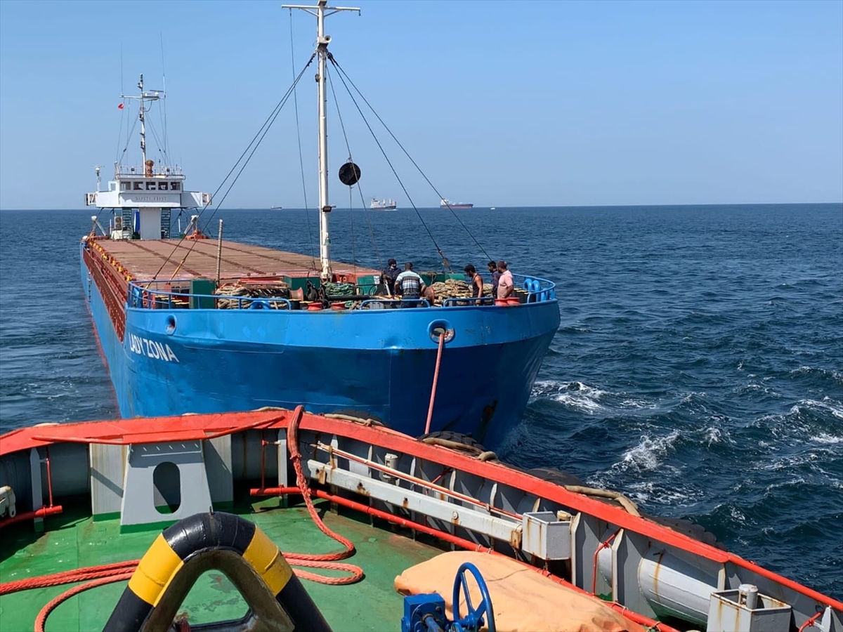 Sierra Leone bandıralı kuru yük gemisi Çanakkale Boğazı'nda arızalandı