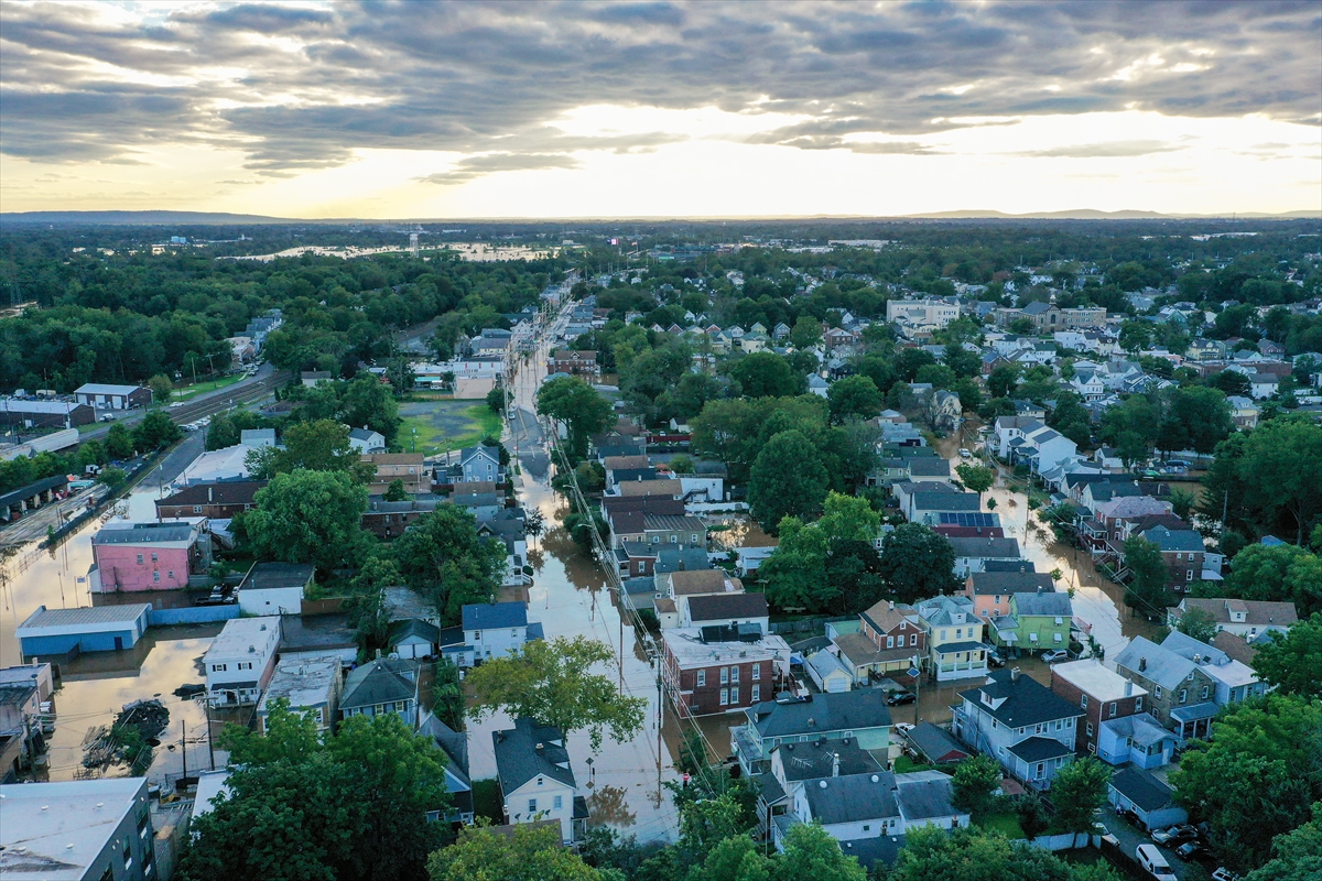 ABD'nin kuzeydoğusunda şiddetli yağışın neden olduğu sellerde en az 45 kişi hayatını kaybetti