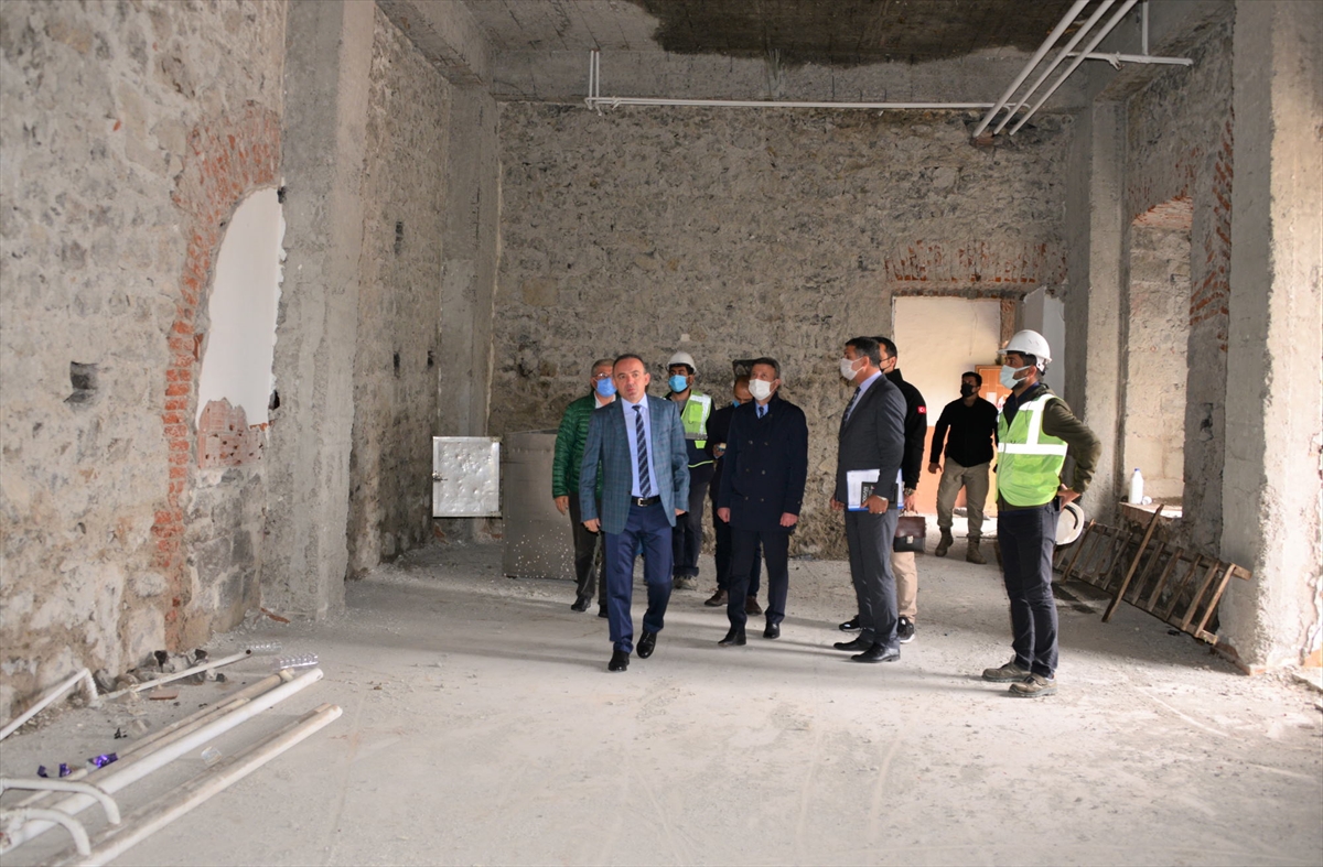 Ardahan Valisi Öner, Millet Bahçesi inşaatında incelemelerde bulundu