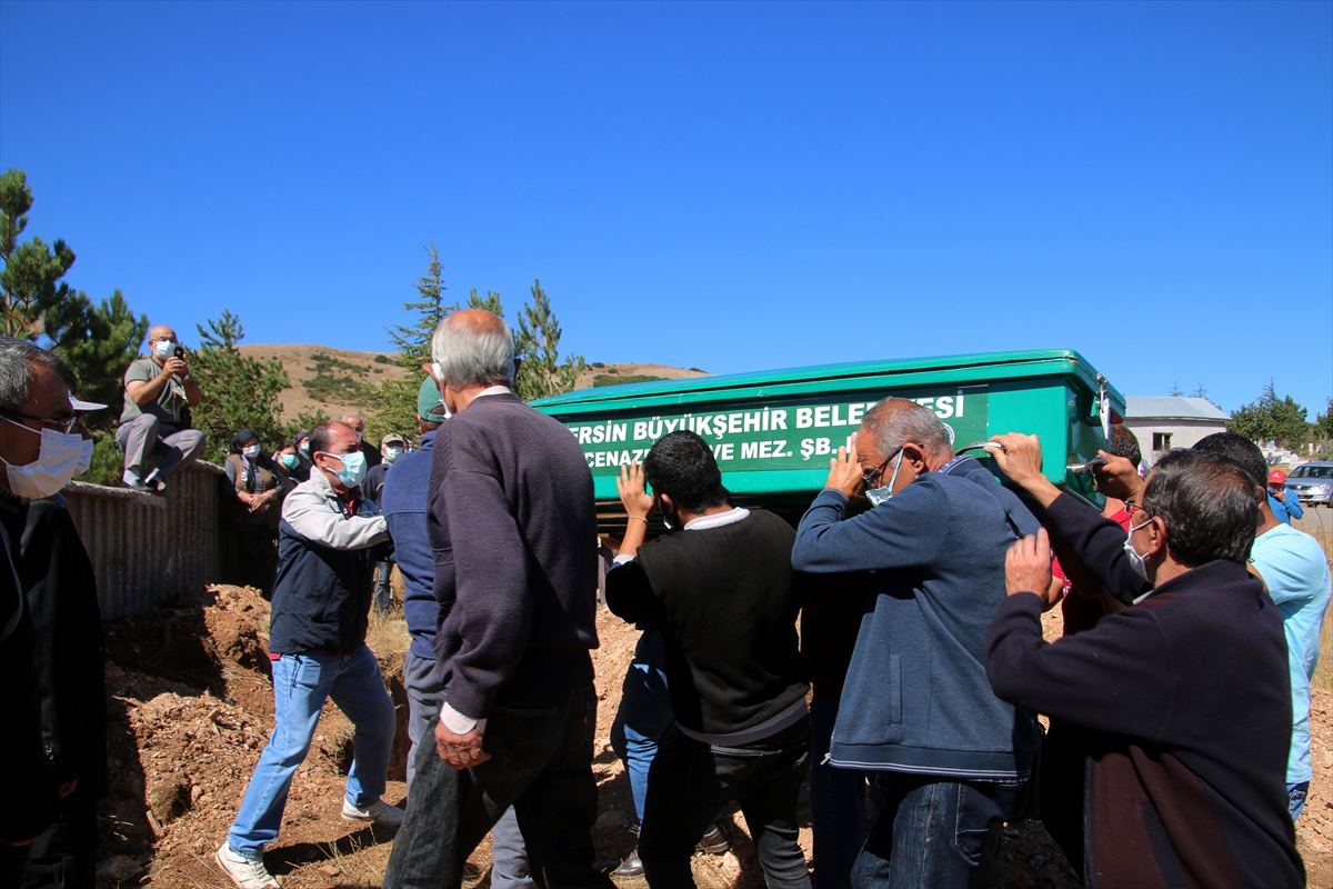 Aşık Veysel'in vefat eden oğlu Bahri Şatıroğlu son yolculuğuna uğurlandı