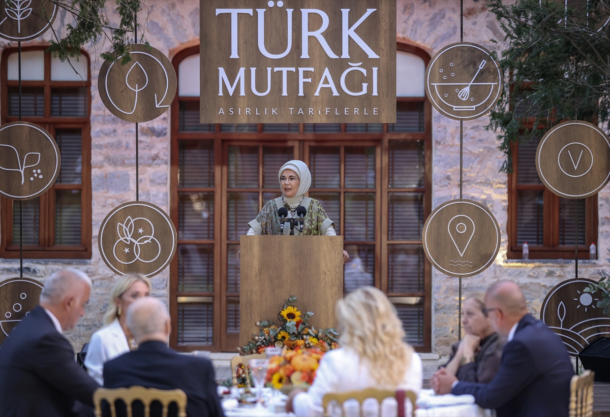 Emine Erdoğan, “Asırlık Tariflerle Türk Mutfağı” kitabının tanıtım programında konuştu: