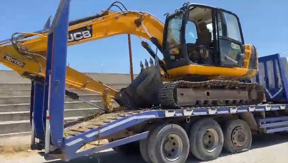 Aydın'da antik kente iş makinesi yüklü tırla giren 3 kişi gözaltına alındı