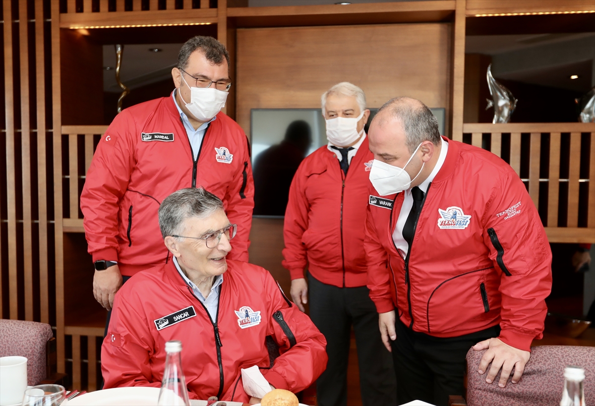 Bakan Varank, Nobel ödüllü Türk bilim insanı Aziz Sancar ile bir araya geldi