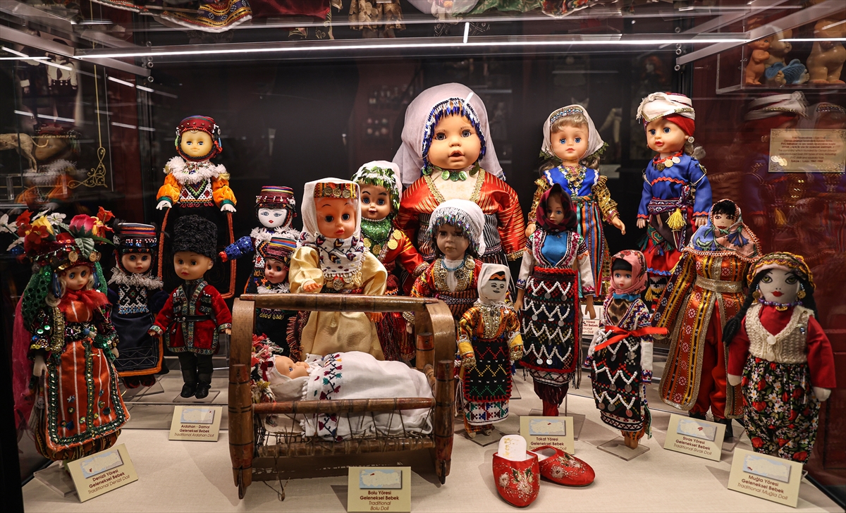 “Dünya Bebekleri Sergisi” Rahmi M. Koç Müzesi'nde açıldı