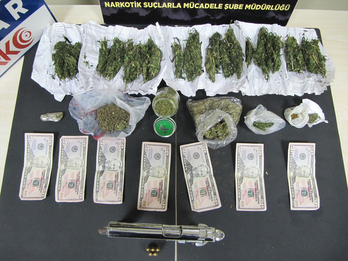 Düzce'de uyuşturucu ve sahte döviz operasyonunda yakalanan şüpheli tutuklandı
