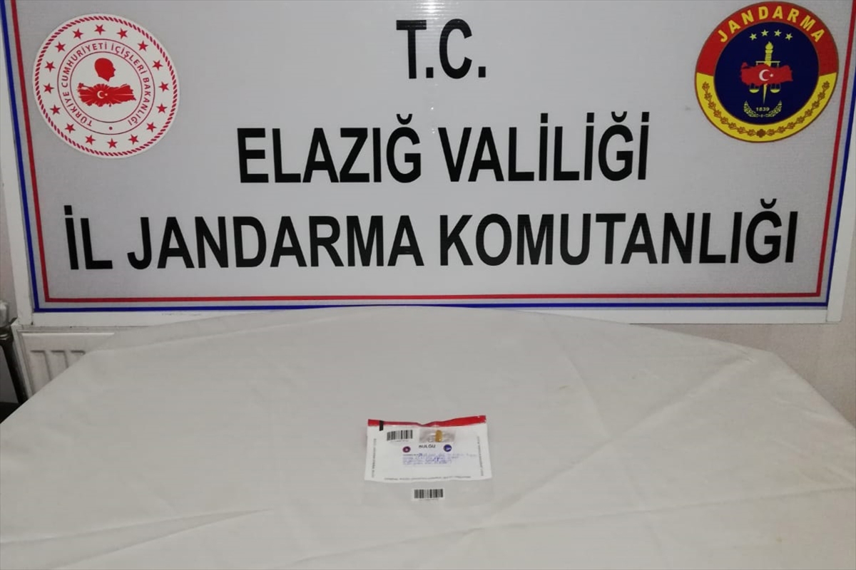 Elazığ'da kimyasal madde satmak isteyen şüpheliyi jandarma ekipleri yakaladı