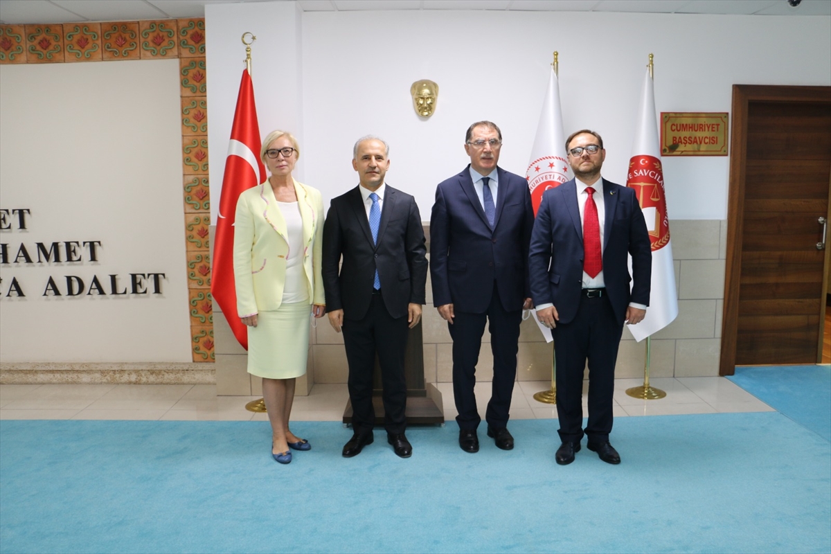 Kamu Başdenetçisi Malkoç, Antalya Adliyesini ziyaret etti