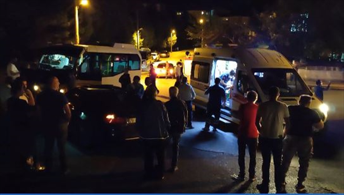 Karabük'te minibüs ile otomobil çarpıştı: 2'si çocuk 8 yaralı