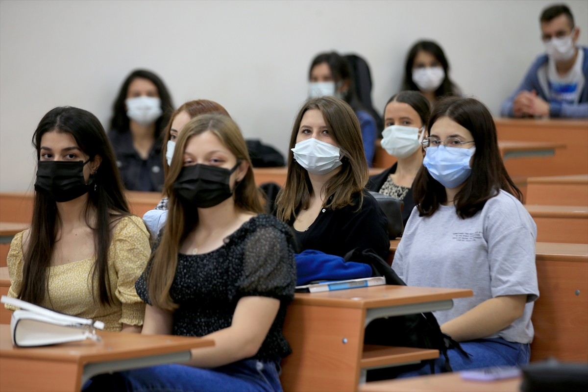 Kırklareli Üniversitesi'nde yeni akademik yılı dersleri başladı