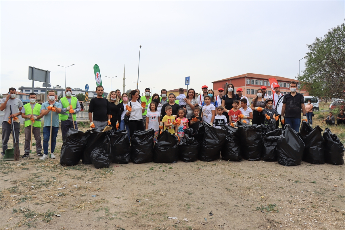 Kırklareli'nde Roman havası eşliğinde çevre temizliği yapıldı