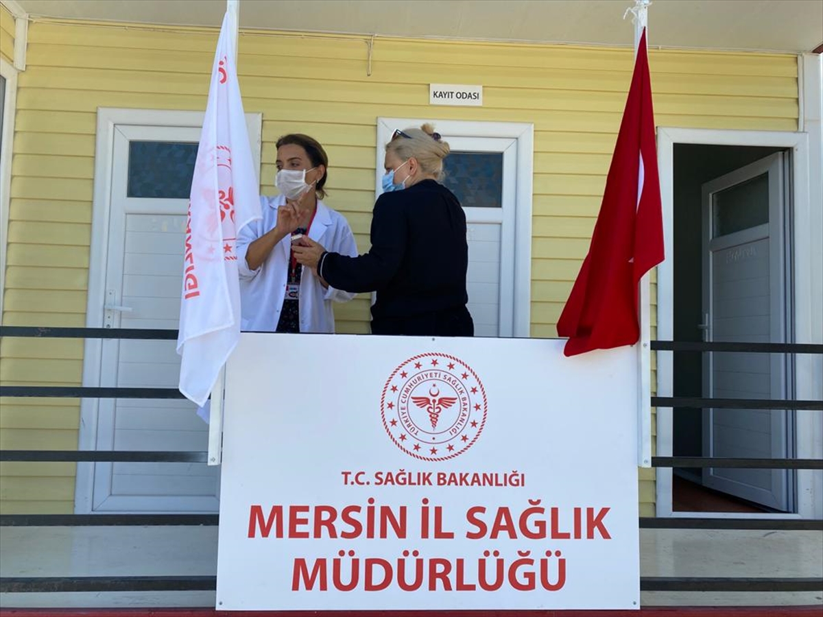 Mersin'de mobil aşı birimi üniversite öğrencilerinin hizmetine sunuldu