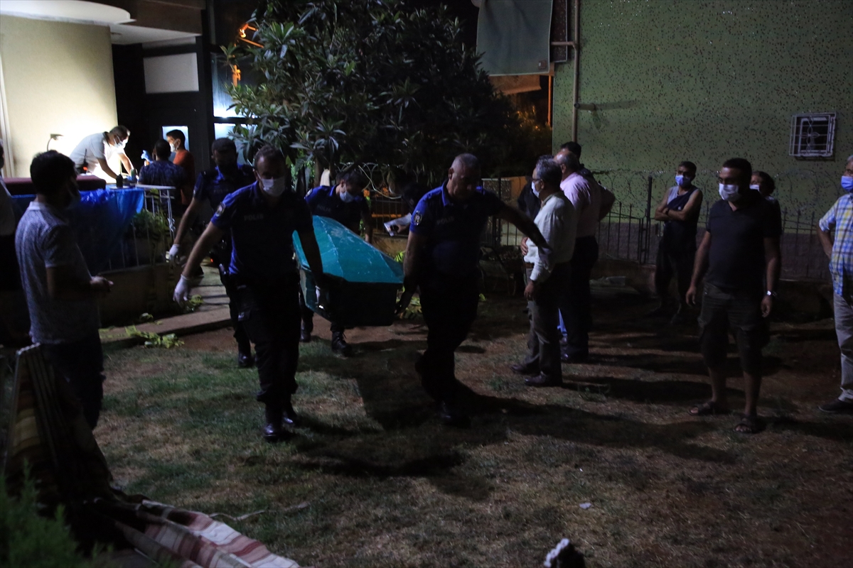 Mersin'de üzerine asansör kabini düşen kadın öldü