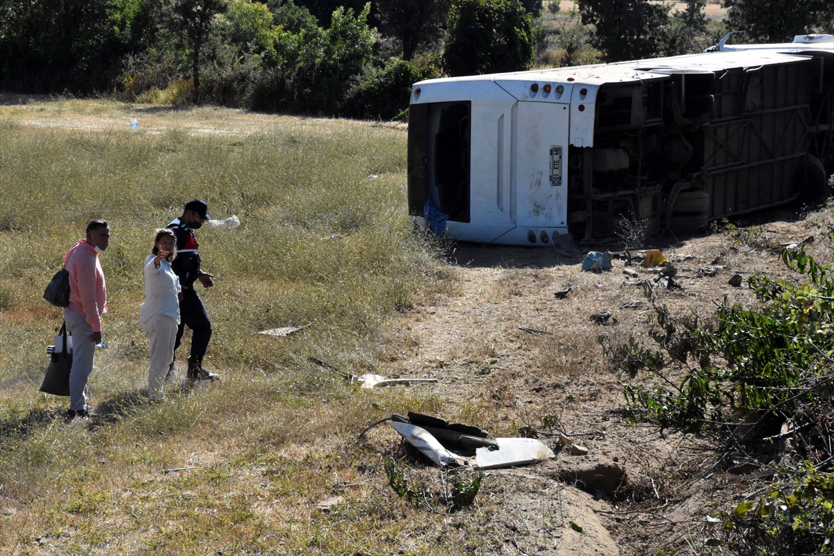 GÜNCELLEME – Muğla'da Ukraynalı turistleri taşıyan otobüs ile öğrenci servisi çarpıştı: 1 ölü, 55 yaralı