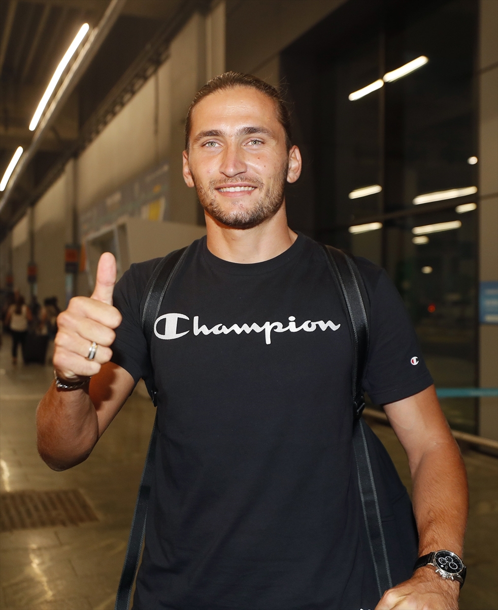 Portekizli futbolcu Miguel Crespo, Fenerbahçe için İstanbul'da