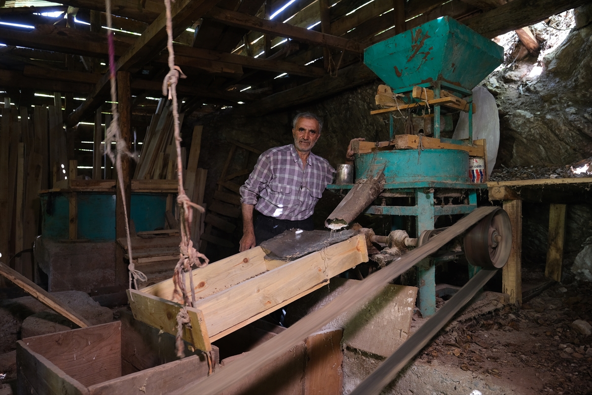 Sivas'ta 150 yıllık değirmende geleneksel üretim devam ediyor