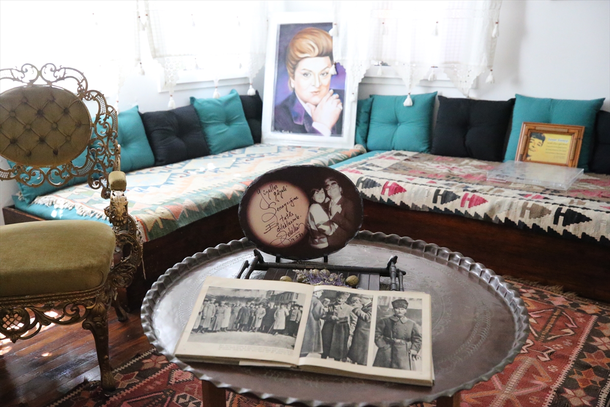 Zeki Müren vefatının 25. yılında Bodrum'daki sanat müzesinde anıldı