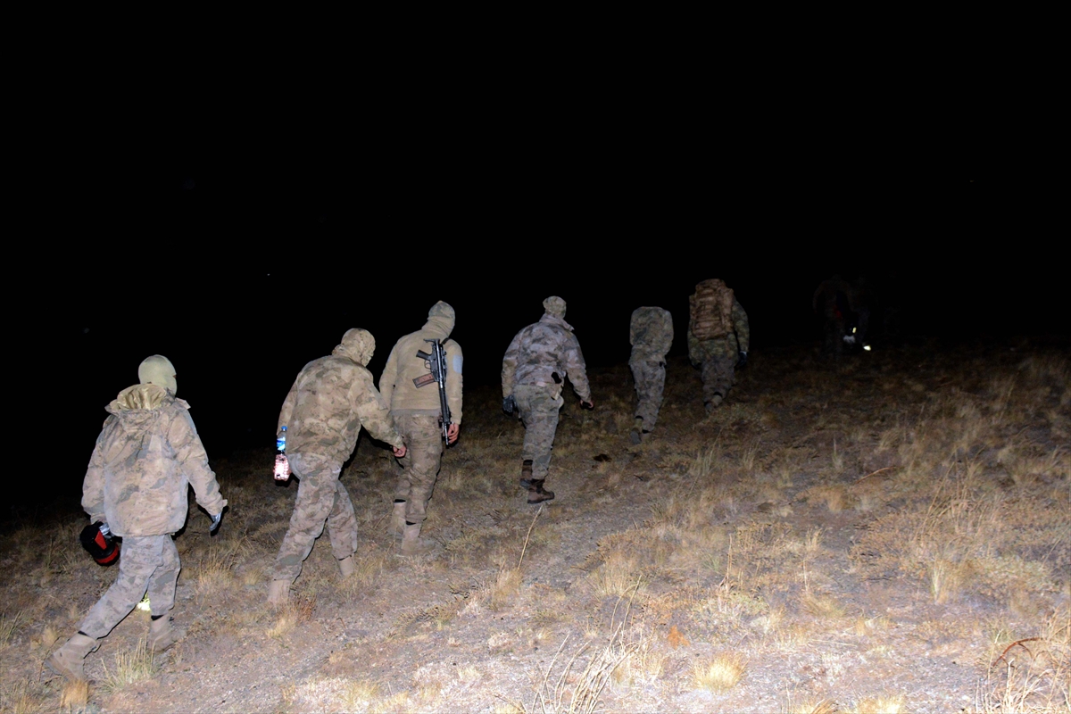 Zirve yürüyüşü yaparken rahatsızlanan iki dağcıyı ekipler kurtardı