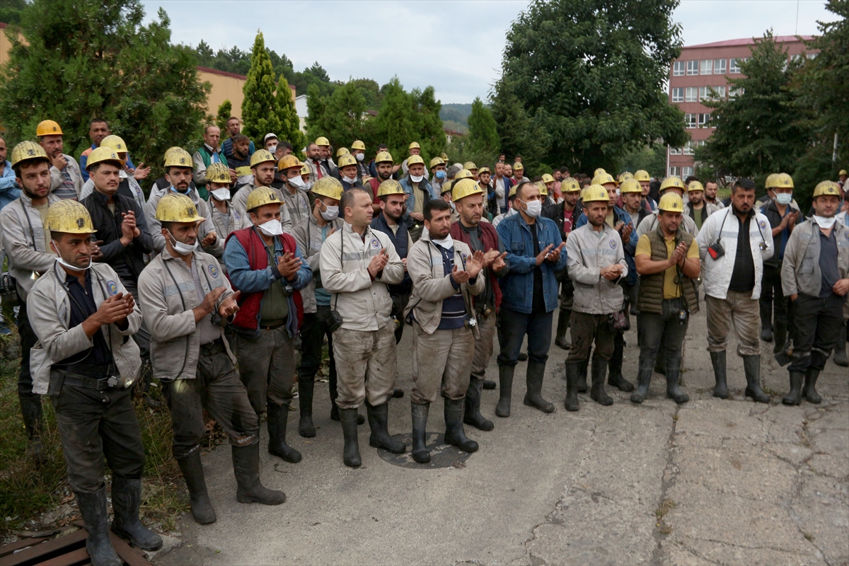Zonguldak'ta madenciler toplu iş sözleşmesi hakkında bilgilendirildi