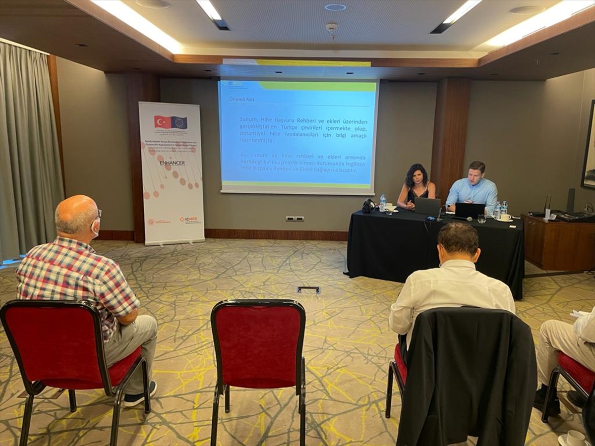 AB fonlarıyla Türk ve Suriyeli girişimcilere verilecek destekler Adana'da tanıtıldı