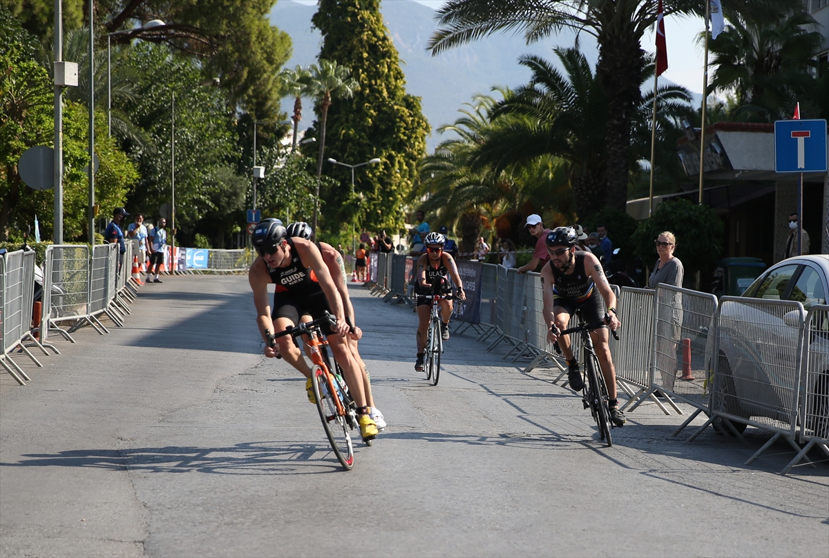Alanya Triatlon Yarışları'nın ikinci gününde Paratriatlon Dünya Kupası mücadeleleri gerçekleştirildi