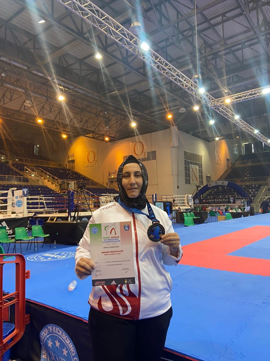 Bağcılar Belediyesi sporcuları, İtalya'daki Büyükler Dünya Kick Boks Şampiyonası'nda derece aldı