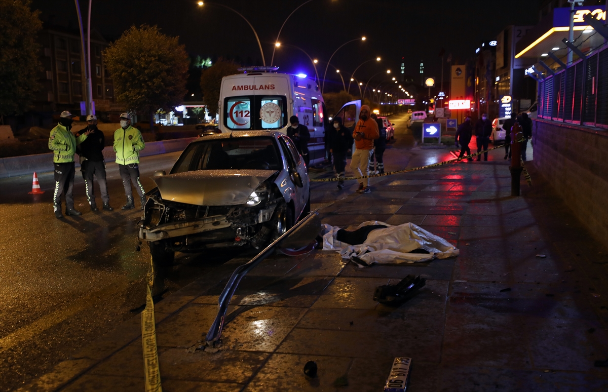 Başkentte yoldan çıkarak refüje çarpan otomobilin sürücüsü öldü