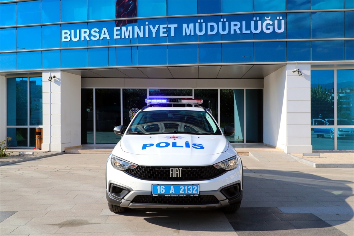 Birmot'tan Bursa İl Emniyet Müdürlüğü'ne 12 otomobillik teslimat