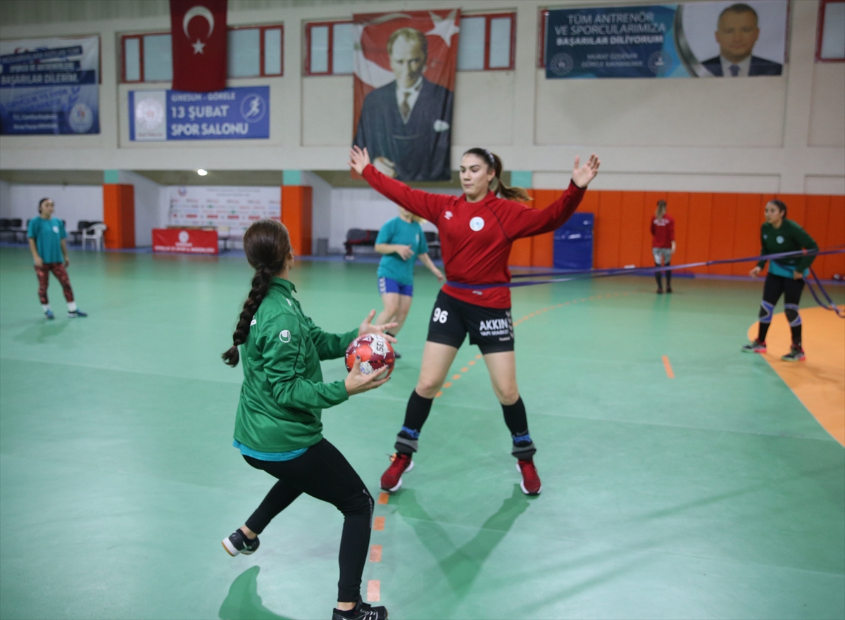 Görele Belediyesi Spor Kulübü hentbol takımı, gençlere ışık oluyor