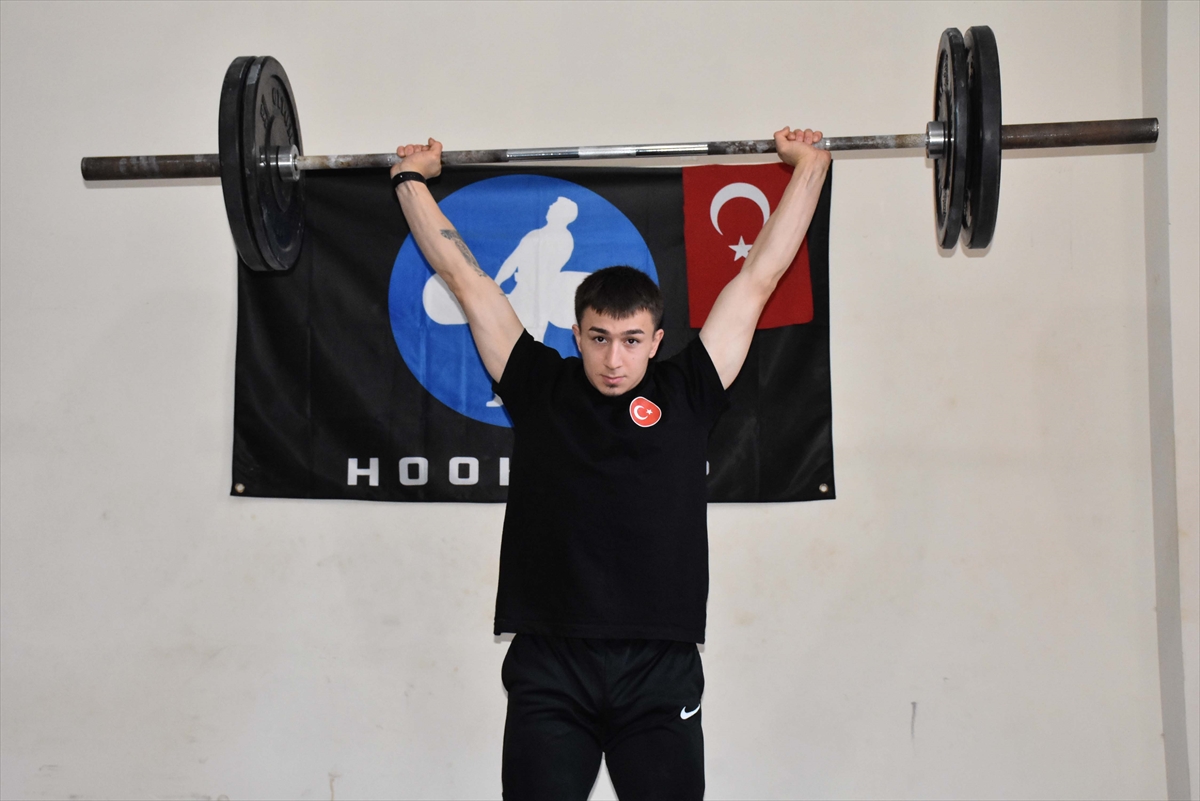 Milli halterci Yusuf Fehmi Genç'in hedefi olimpiyat altın madalyası