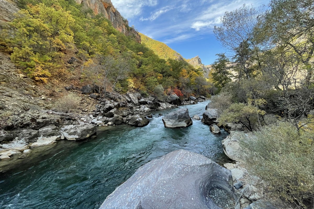 “Munzur Vadisi Milli Parkı” güz renklerine büründü