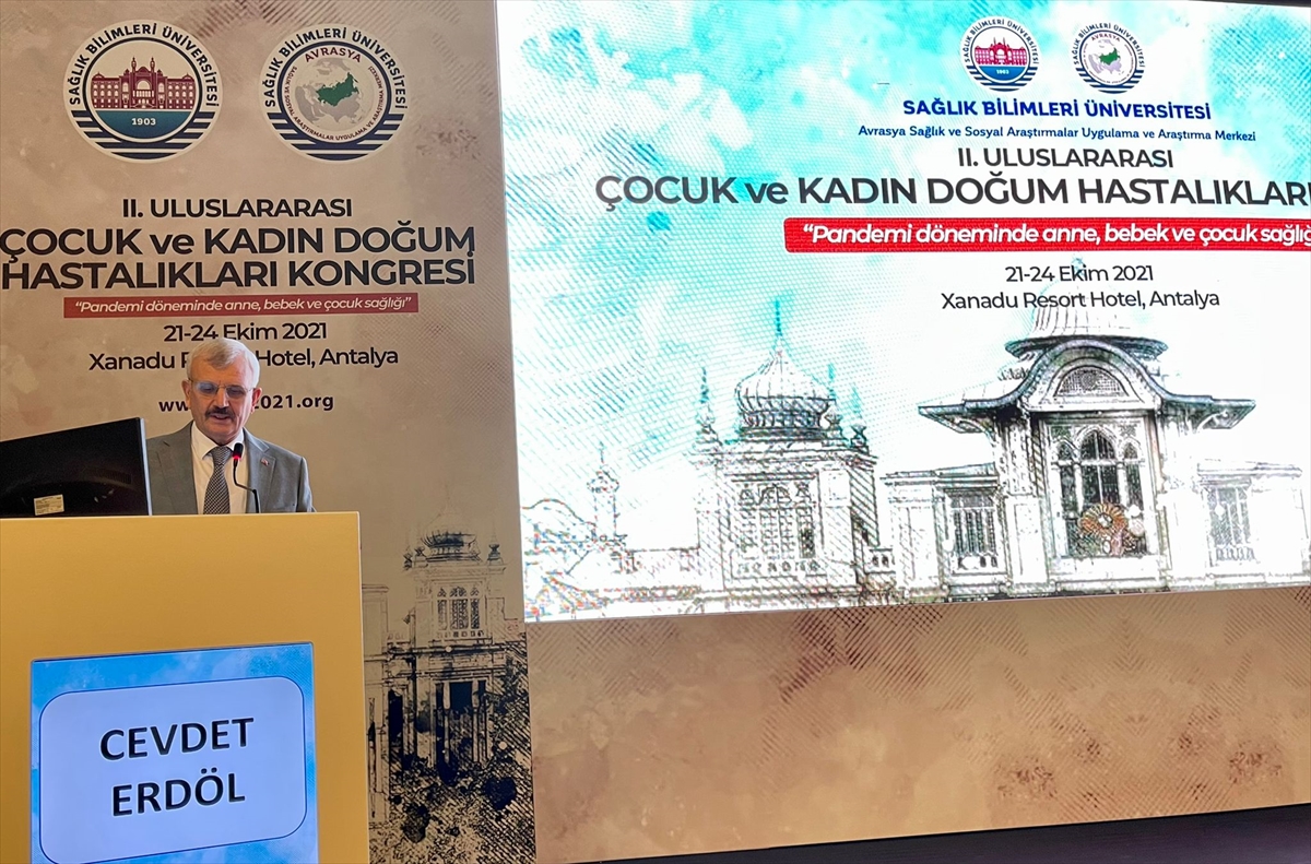 SBÜ Rektörü Prof. Dr. Cevdet Erdöl'den annelere “aşı” ve “sigara” uyarısı: