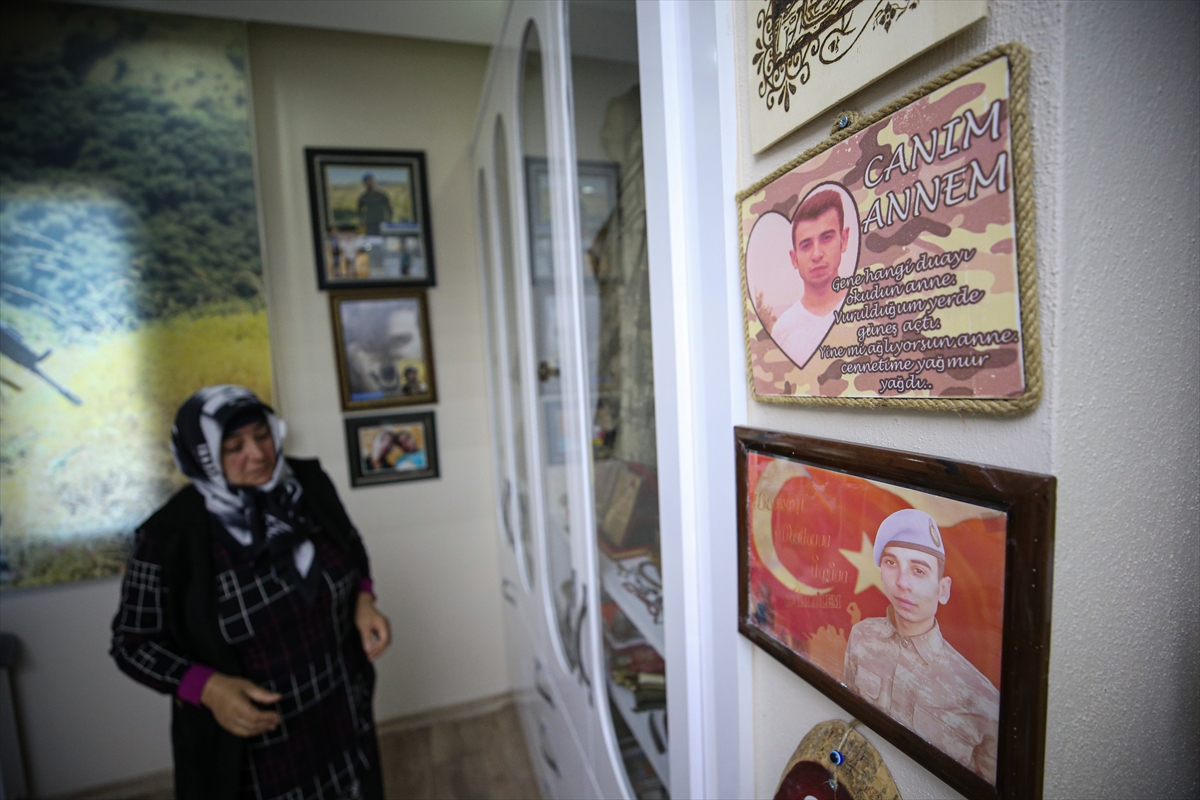 Şehit ailesi, evini oğullarının hatırası eşya ve fotoğraflarla donattı