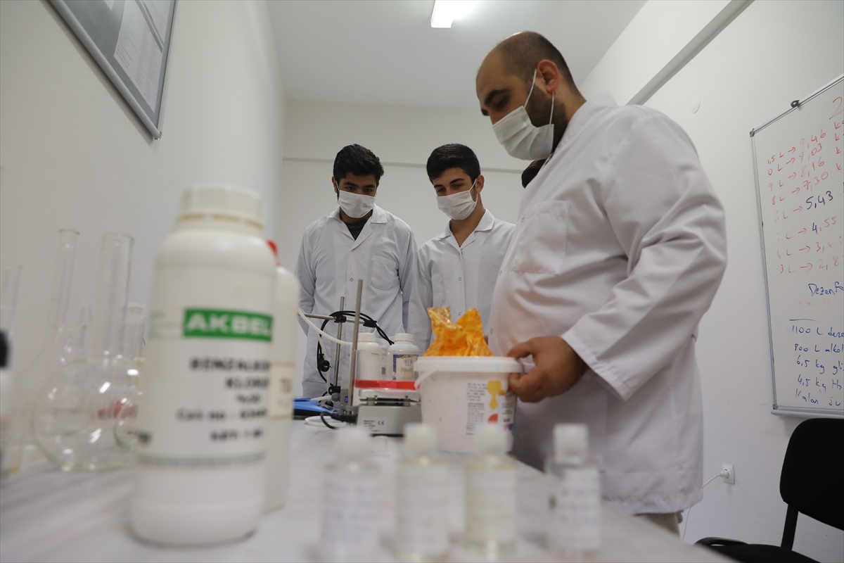 Tekirdağ'da “ŞKD” markasıyla temizlik malzemesi üreten liseden bir milyon liralık ciro