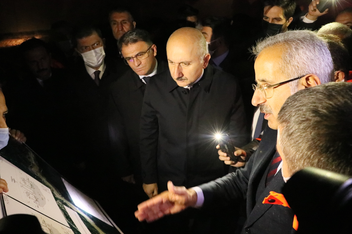 Ulaştırma ve Altyapı Bakanı Karaismailoğlu Tokat'ta yol incelemesinde konuştu: