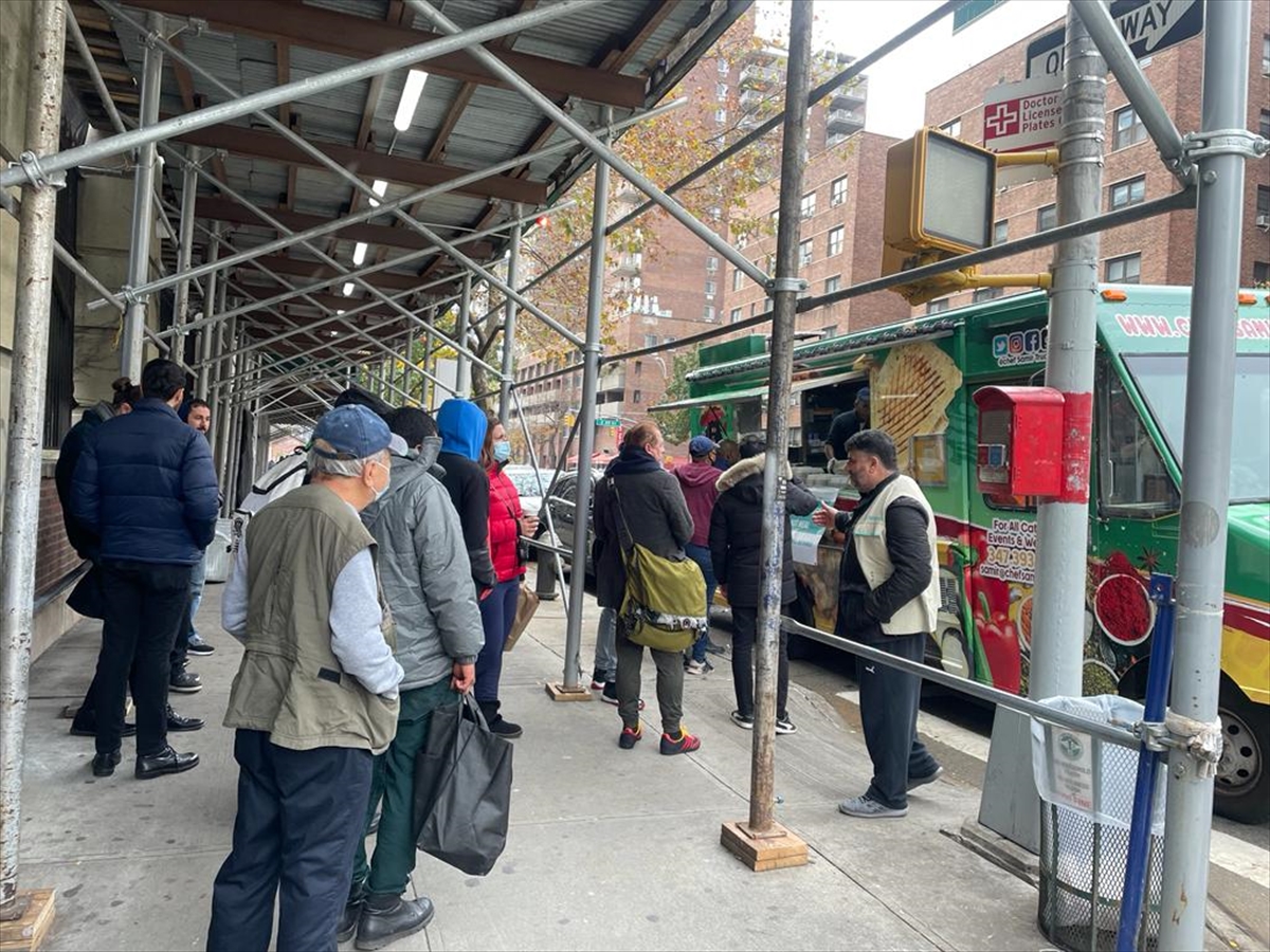 ABD'deki Türk Hasene Derneği, Şükran Günü'nde New York'ta yemek dağıttı