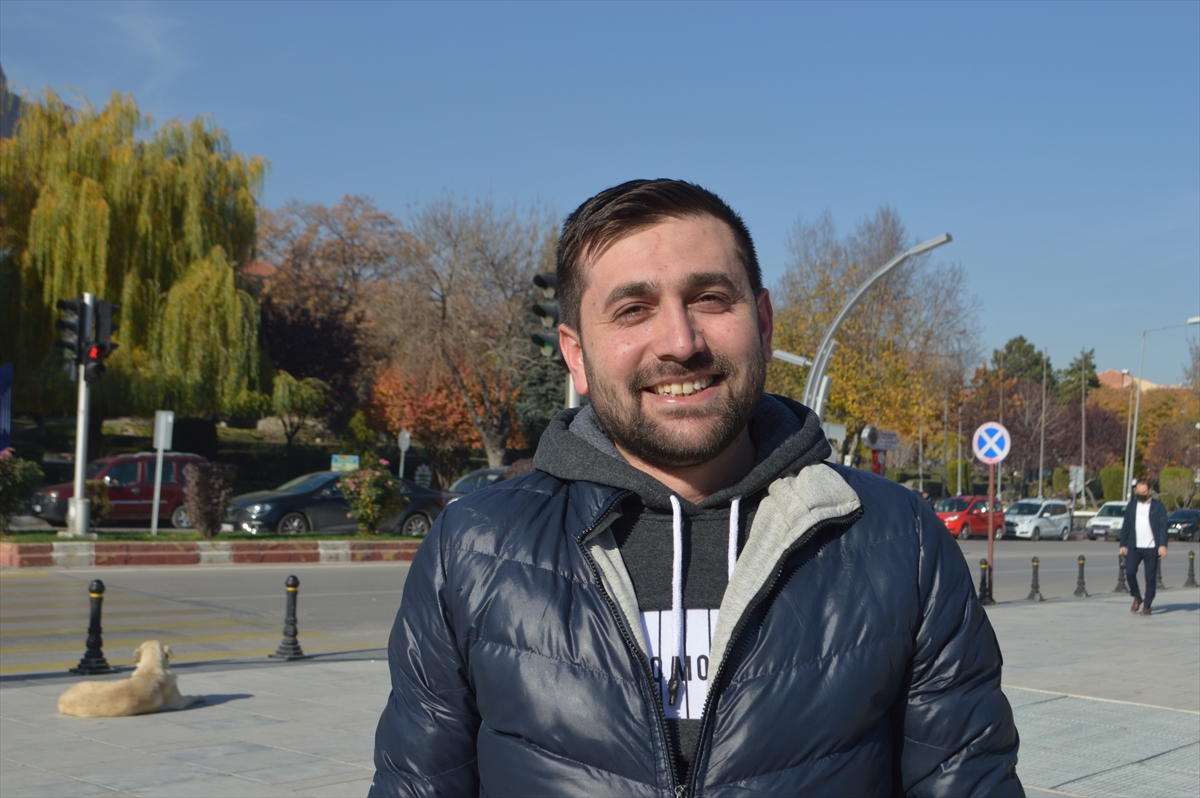 Afyonkarahisar'da parklar sonbahar renklerine büründü