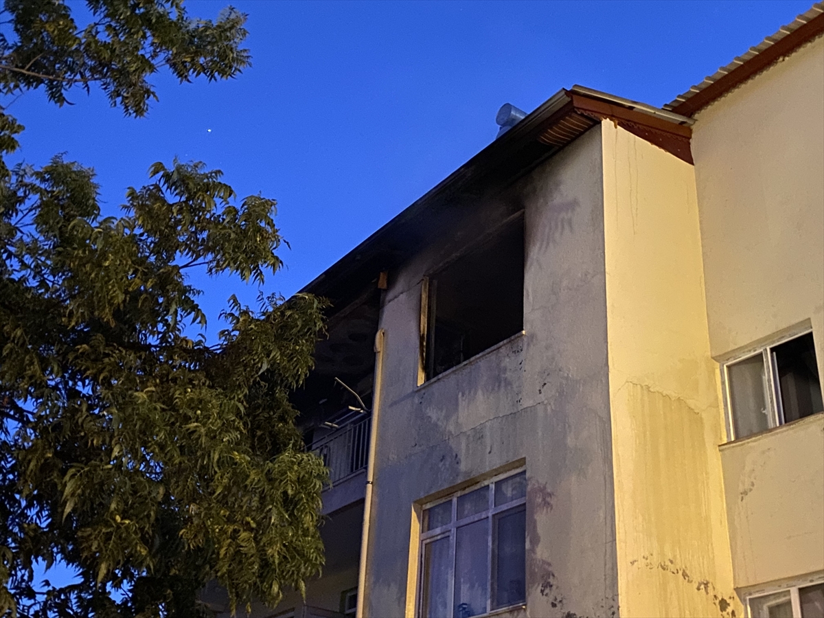 Antalya'da evde çıkan yangın hasara neden oldu