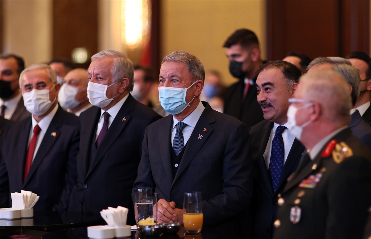Bakan Akar, TSK komuta kademesiyle Azerbaycan Büyükelçiliğinin “Zafer Günü” kutlamasına katıldı: