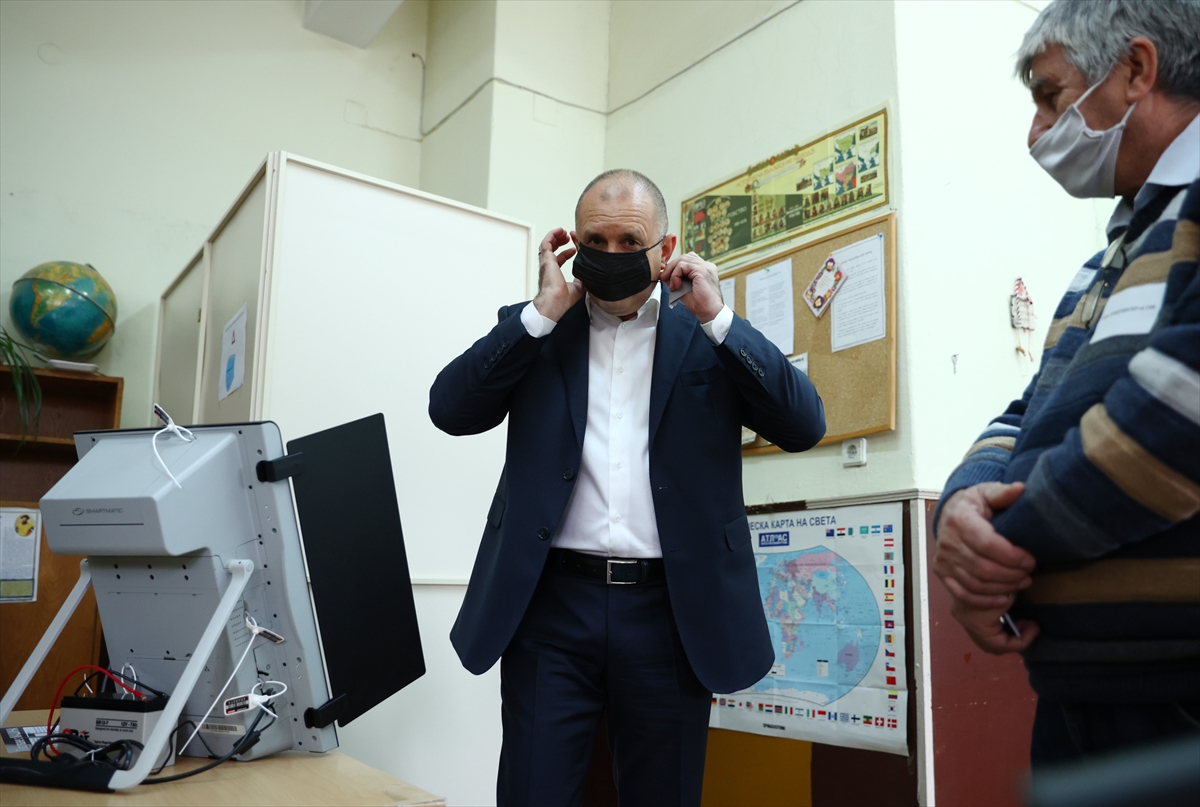 Bulgaristan’da cumhurbaşkanlığı seçiminin ikinci turu başladı